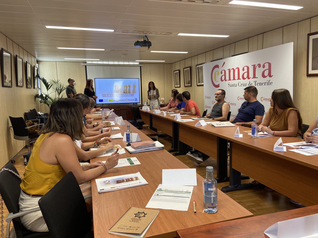 La Cámara forma a una veintena de empresas para acoger alumnos de FP Dual en sus negocios