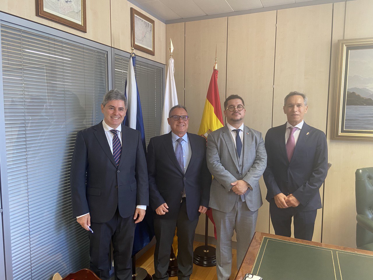 El embajador de Chile visita la sede de la Cámara de Comercio de Santa Cruz de Tenerife
