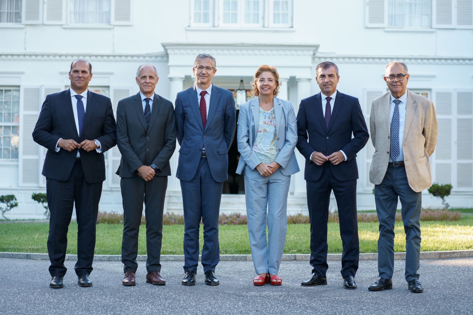 El Gobernador del Banco de España analiza la coyuntura económica junto a la Cámara y CaixaBank